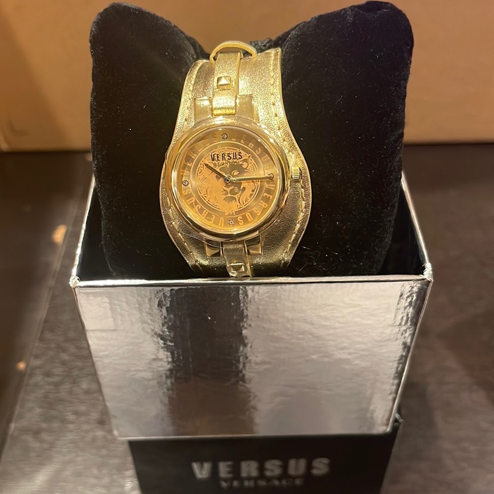 AUTHENTIC Versus Versace watch gold tone item number VSPGR2318 NWT WOMENS